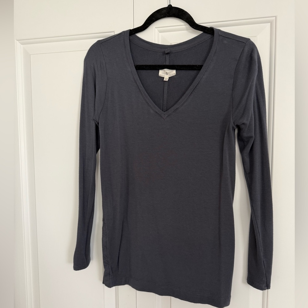 Lou & Grey Signaturesoft Dark Gray V-Neck Long Sleeve w/ Split Sides